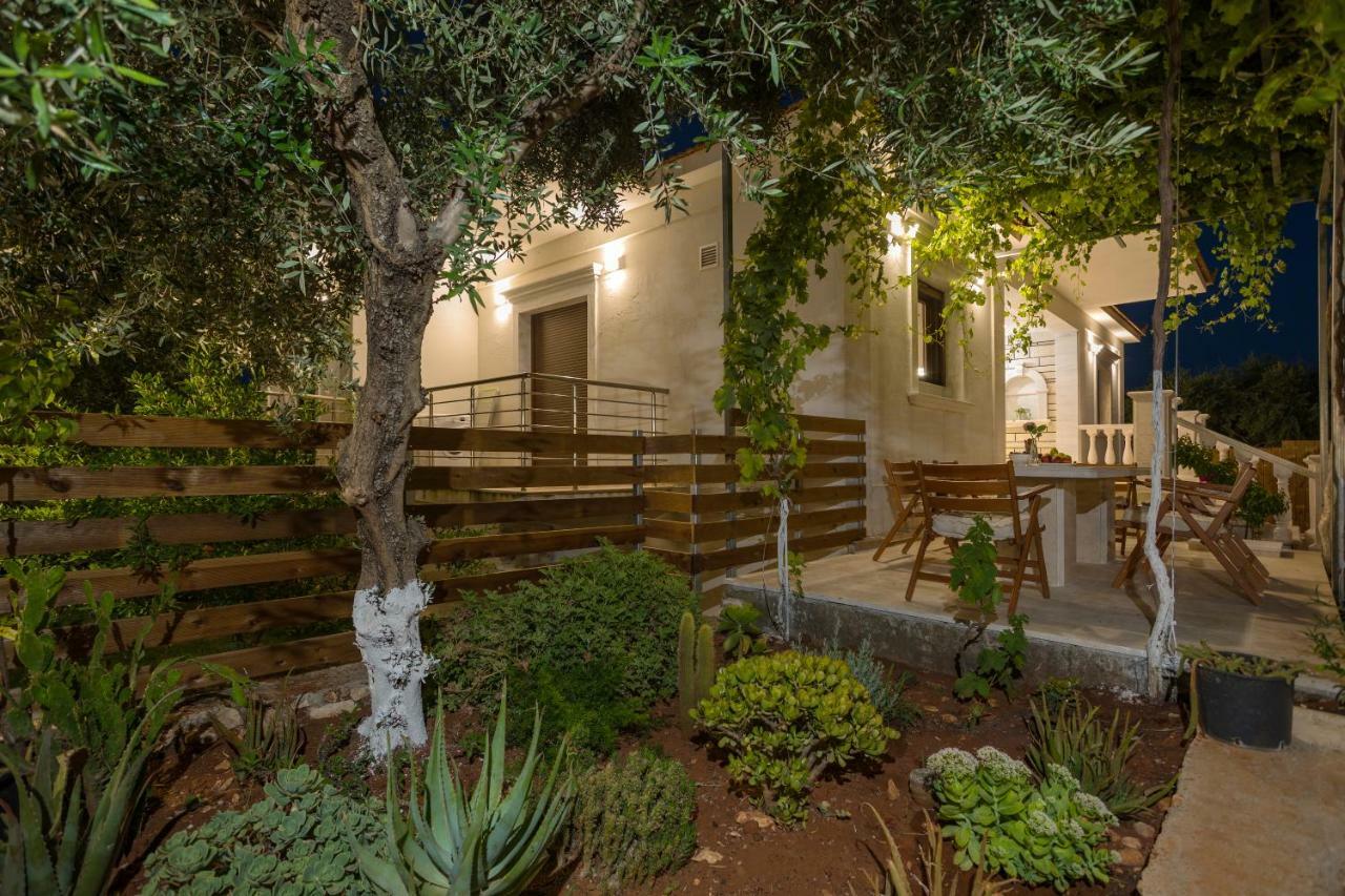 Villa Serenity Agia Marina  Dış mekan fotoğraf